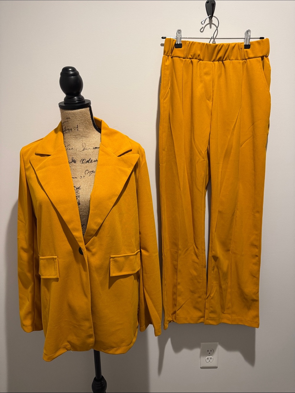 NWOT Mustard Yellow Women's Tailored Blazer & Pants Set